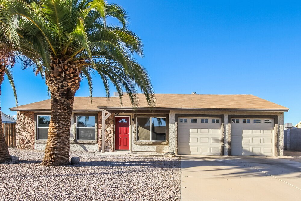 7014 W Canterbury Dr in Peoria, AZ - Building Photo