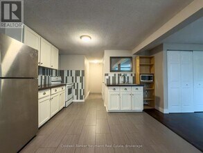 723 Scottsdale Dr in Guelph, ON - Building Photo - Building Photo
