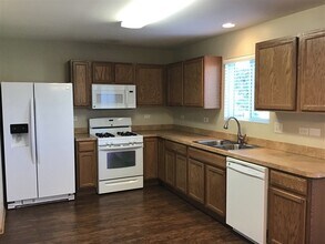 818 Glen Cove Ln in Pingree Grove, IL - Building Photo - Building Photo