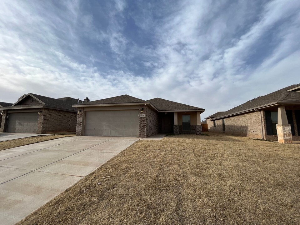 7436 105th St in Lubbock, TX - Building Photo