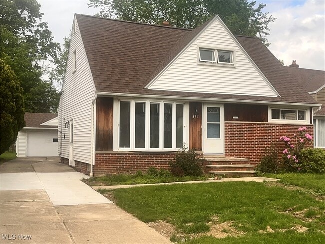 property at 371 E 271st St