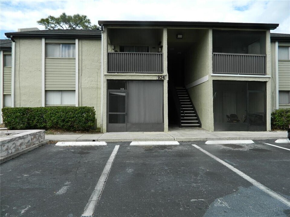 924 N Lake Destiny Rd in Altamonte Springs, FL - Building Photo
