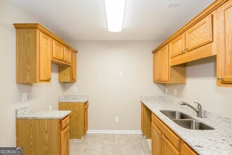 5736 Eagles Feather Ln in Riverdale, GA - Building Photo - Building Photo