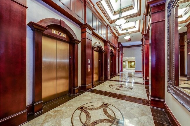 3334 Peachtree Rd NE in Atlanta, GA - Building Photo - Building Photo