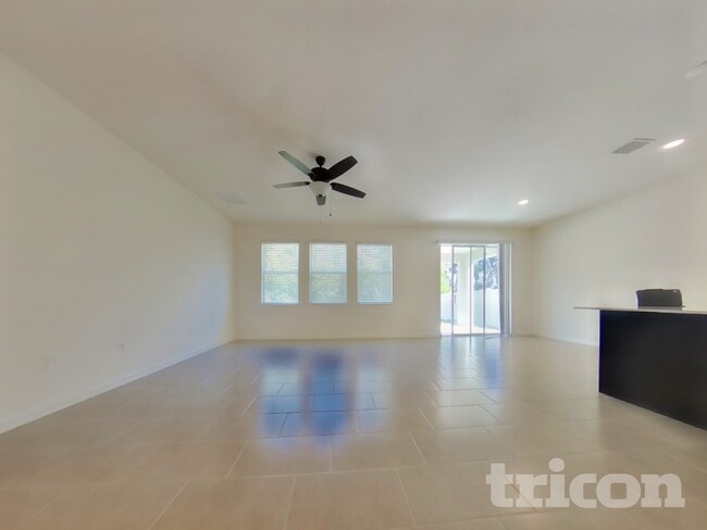 33658 Sky Blossom Cir, Unit D in Leesburg, FL - Building Photo - Building Photo