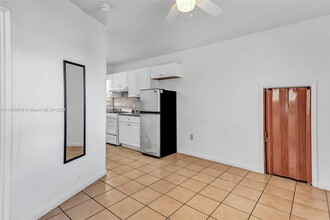 1060 SW 2nd St in Miami, FL - Building Photo - Building Photo