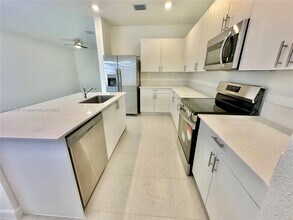 114 SW 184th Ave in Pembroke Pines, FL - Building Photo - Building Photo