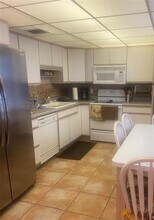 802 Cypress Grove Ln in Pompano Beach, FL - Building Photo - Building Photo