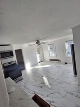 62 Lovely St in Southbridge, MA - Building Photo - Building Photo