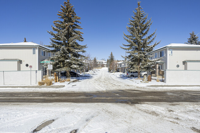 22 Sierra Morena SW in Calgary, AB - Building Photo - Building Photo