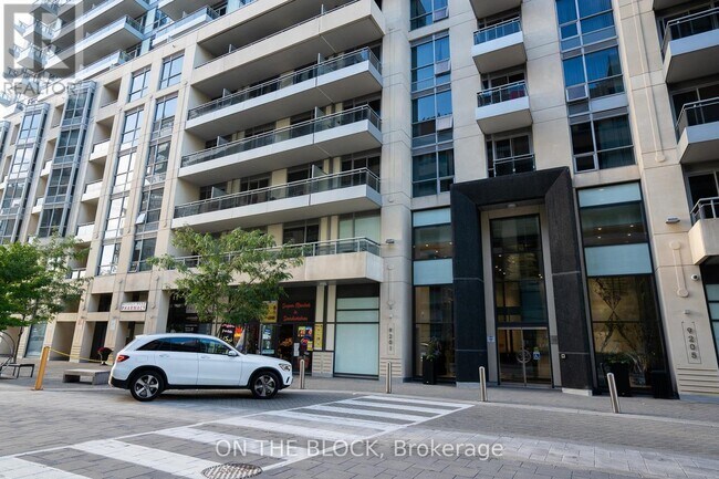 9201 Yonge St in Richmond Hill, ON - Building Photo - Building Photo