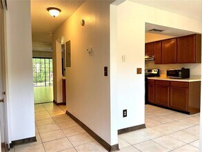 4006 Huxford Ct in Tampa, FL - Building Photo - Building Photo