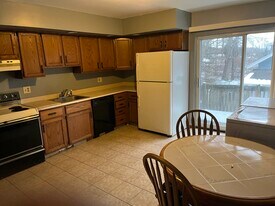 1112 Springbrook Ave, Unit A in Moosic, PA - Building Photo