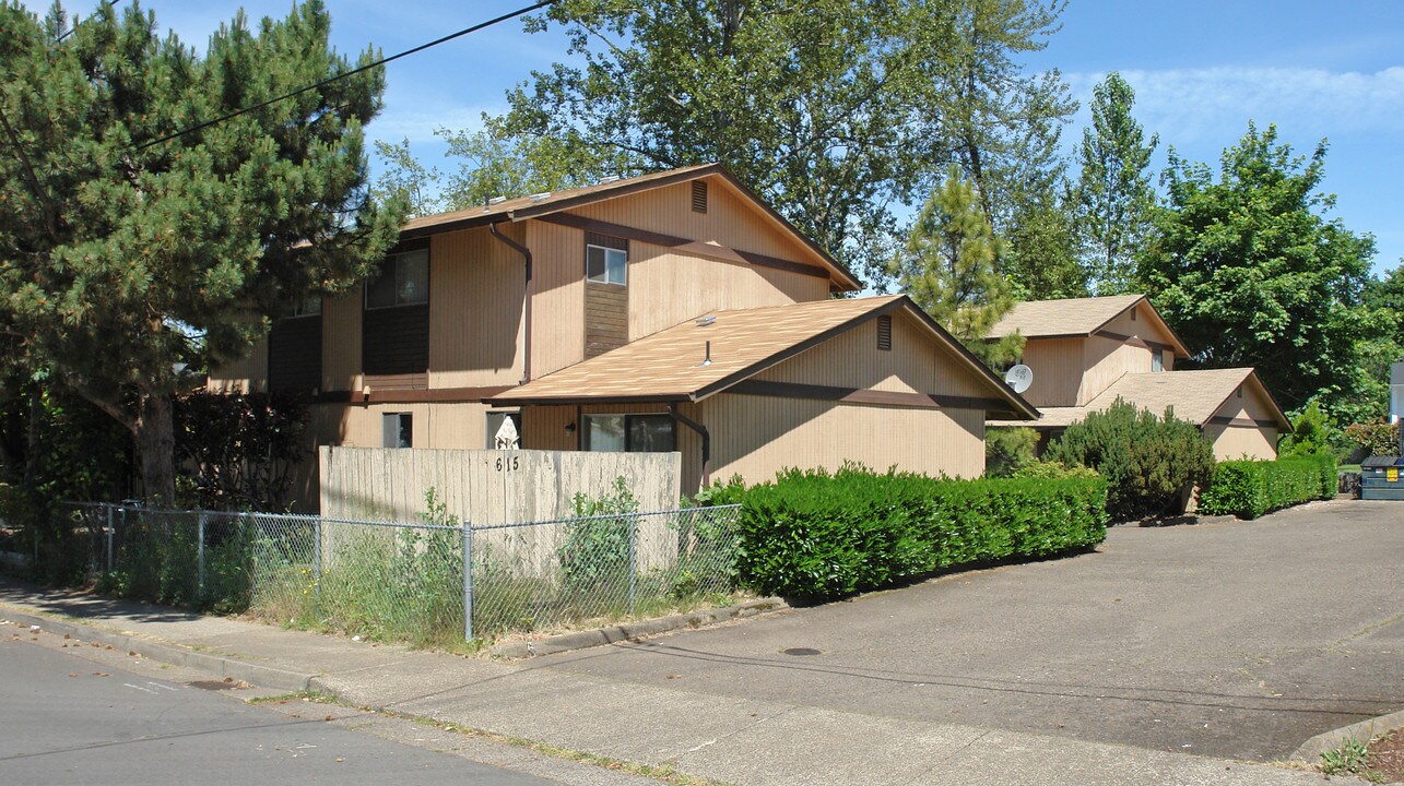 615 SE Lily Ave in Corvallis, OR - Building Photo