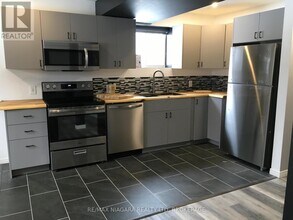 7701 Cortina Crescent in Niagara Falls, ON - Building Photo - Building Photo