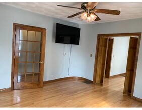 686 E 7th St-Unit -1 in Boston, MA - Foto de edificio - Building Photo