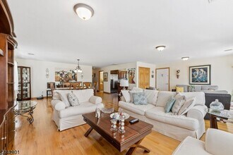 85 Devon Terrace in Kearny, NJ - Building Photo - Building Photo