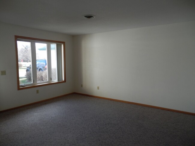 802 Francis St in Faribault, MN - Building Photo - Building Photo
