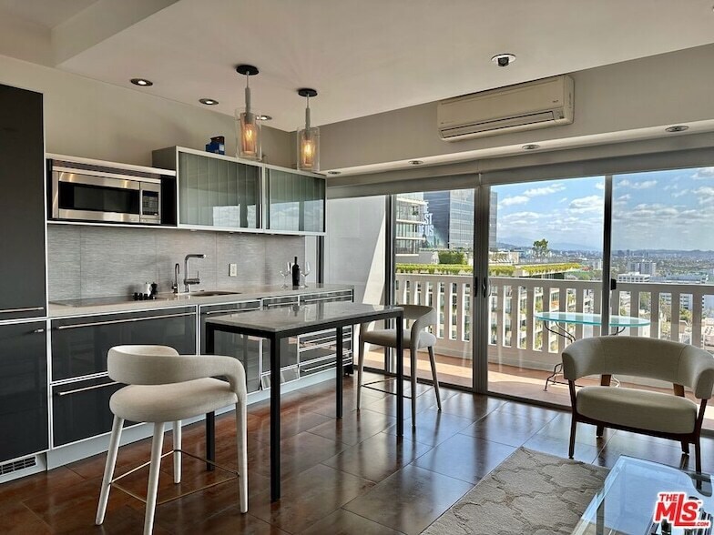 999 N Doheny Dr, Unit 1207 in West Hollywood, CA - Building Photo