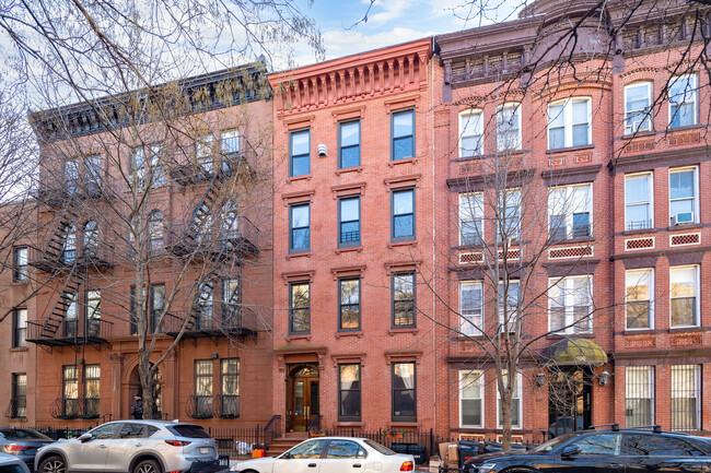 102 Saint Marks Pl in Brooklyn, NY - Building Photo - Primary Photo