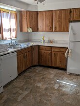 1916 Plainview Ave in Pittsburgh, PA - Foto de edificio - Building Photo