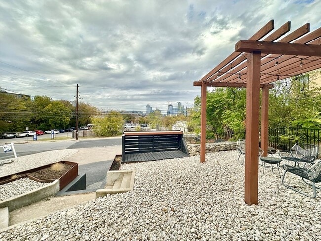 201 Academy Dr, Unit 103 in Austin, TX - Building Photo - Building Photo