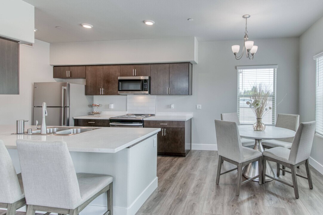Dolce Vita Luxury Apartments in Clovis, CA - Foto de edificio