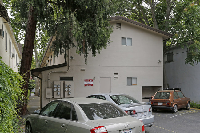 2208 H St in Sacramento, CA - Foto de edificio - Building Photo