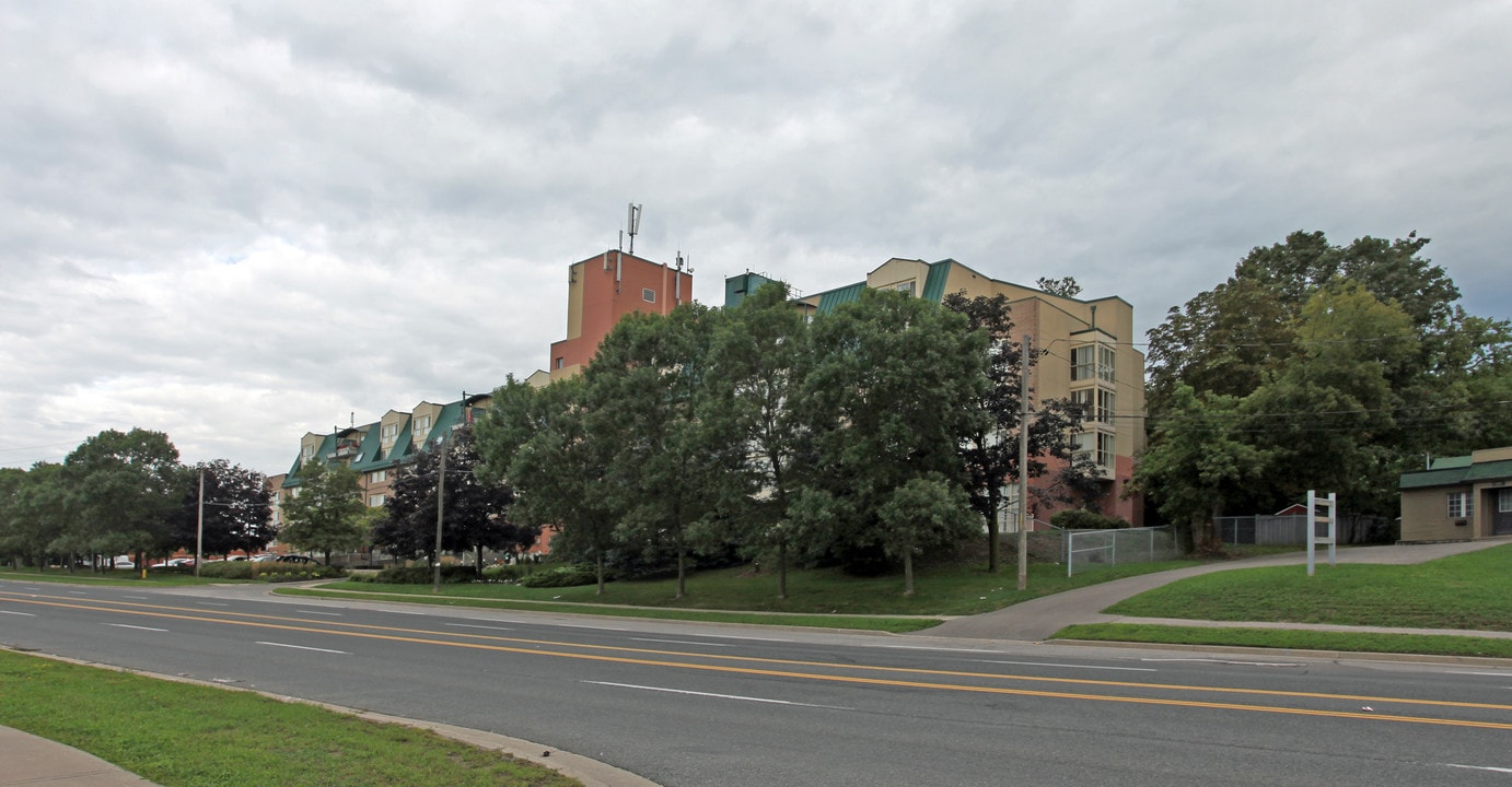 Rougemount Co-op in Pickering, ON - Building Photo