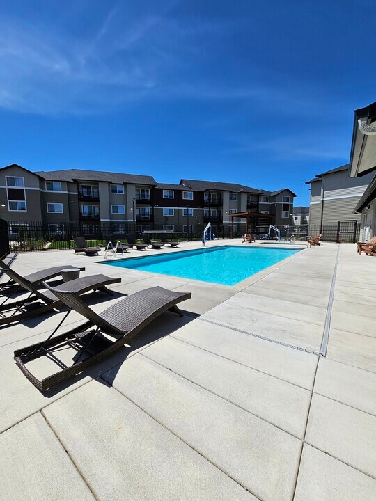 Woodburn Villas in Woodburn, OR - Foto de edificio