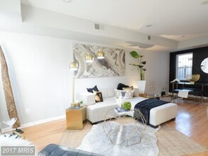624 14th Pl NE in Washington, DC - Foto de edificio - Building Photo