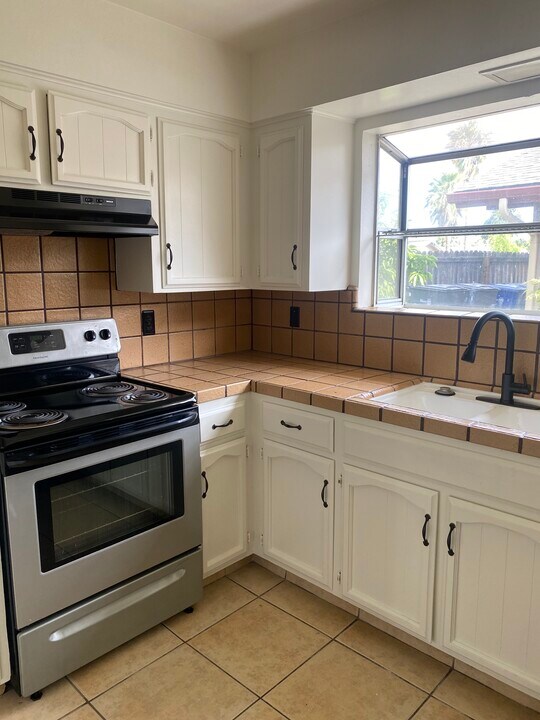 3136 W Austin Way, Unit 102 in Fresno, CA - Building Photo