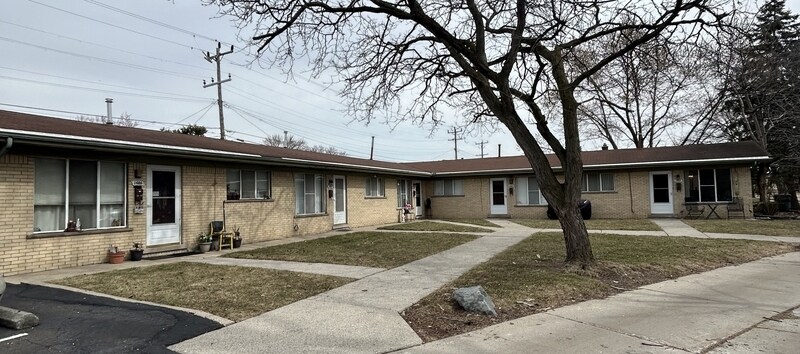 1474 St Johns Blvd in Lincoln Park, MI - Building Photo