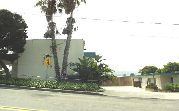 302 Avenue D in Redondo Beach, CA - Foto de edificio