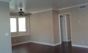 1825 Keeler St, Unit apartment D in Burbank, CA - Building Photo - Building Photo