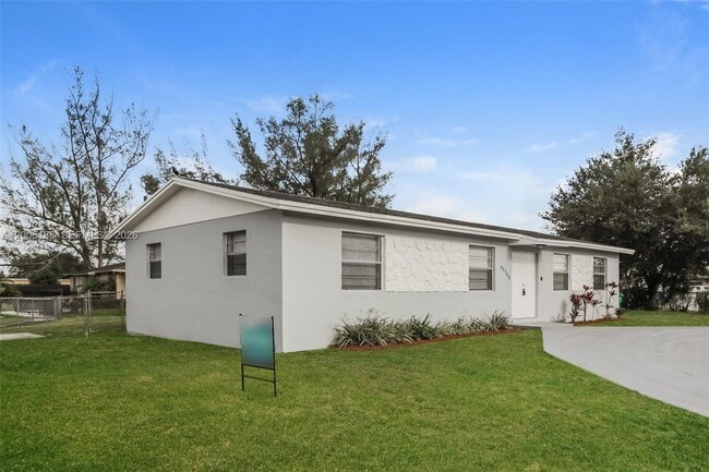 18931 NW 33rd Pl in Miami Gardens, FL - Building Photo - Building Photo