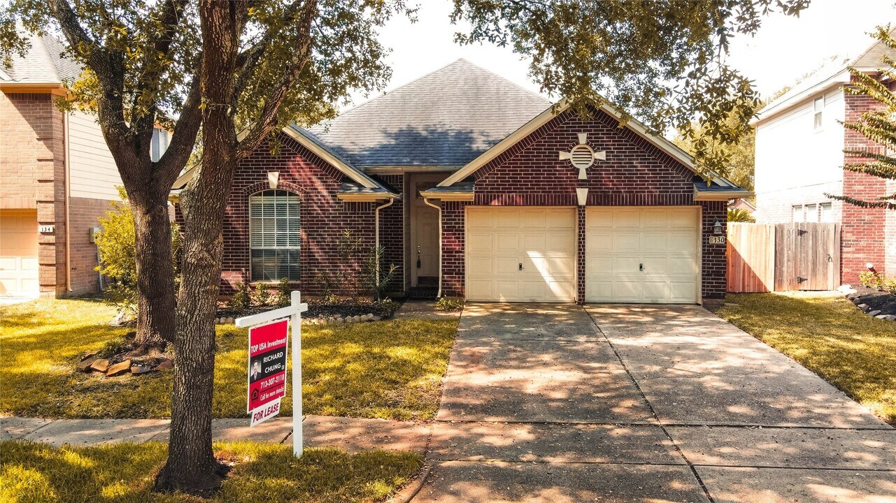 130 Lissa Ln in Sugar Land, TX - Building Photo