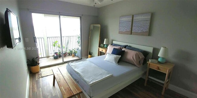 1401 SW 134th Way in Pembroke Pines, FL - Foto de edificio - Building Photo