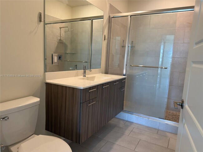 4636 NW 84th Ave, Unit 38 in Doral, FL - Building Photo - Building Photo