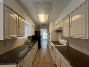 7026 Lacy Hill Dr in Houston, TX - Building Photo - Building Photo