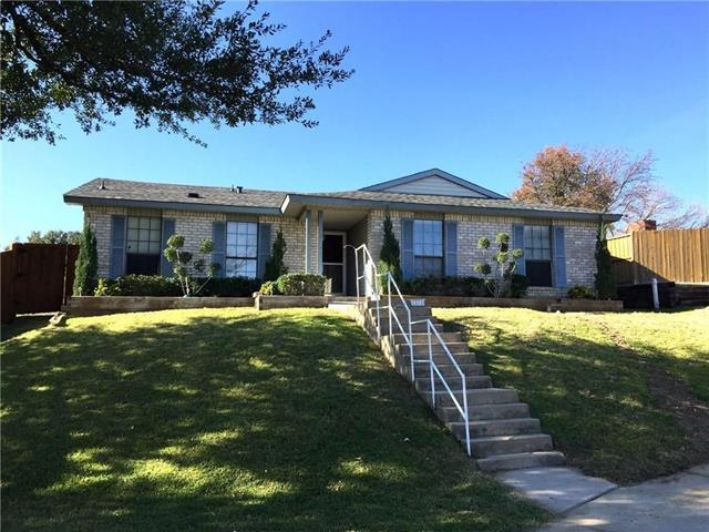 1816 Post Oak Ln in Carrollton, TX - Building Photo