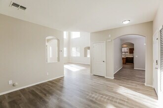 28833 N Nobel Rd in Phoenix, AZ - Foto de edificio - Building Photo