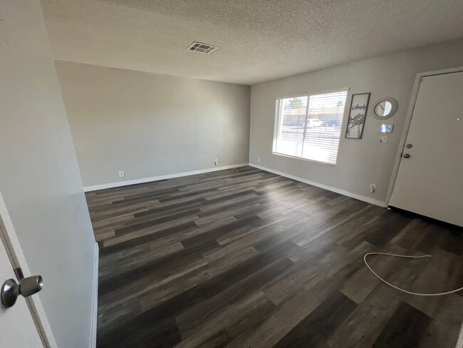 231 Fullerton Ave in Henderson, NV - Building Photo - Building Photo