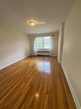 61-31 185th St in Queens, NY - Building Photo - Building Photo