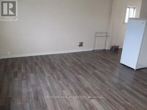 207 Main St in Wasaga Beach, ON - Building Photo - Building Photo