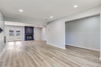 3647 Whitehall Dr in Dallas, TX - Building Photo - Building Photo