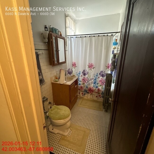 6660 N Damen Ave in Chicago, IL - Building Photo - Building Photo