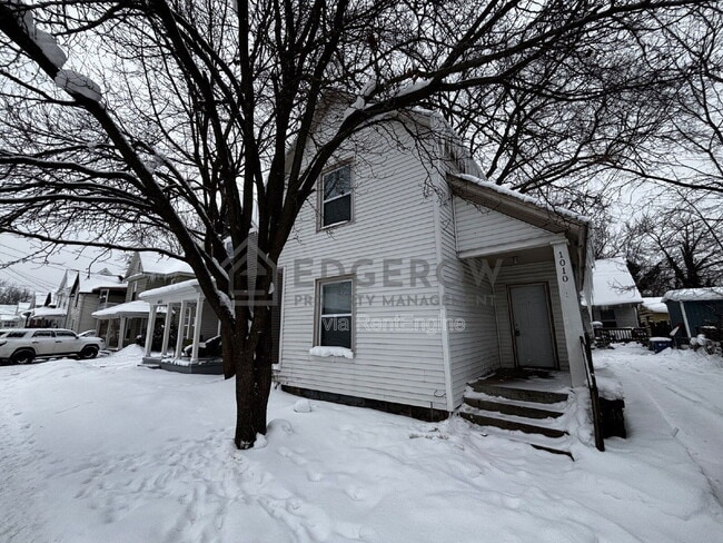 property at 1010 Helen St NE