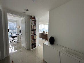 475 Brickell Ave, Unit 4815 in Miami, FL - Building Photo - Building Photo