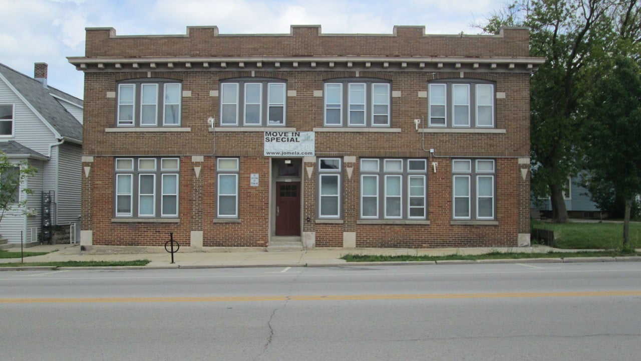 5066 S Parkard Ave in Cudahy, WI - Building Photo